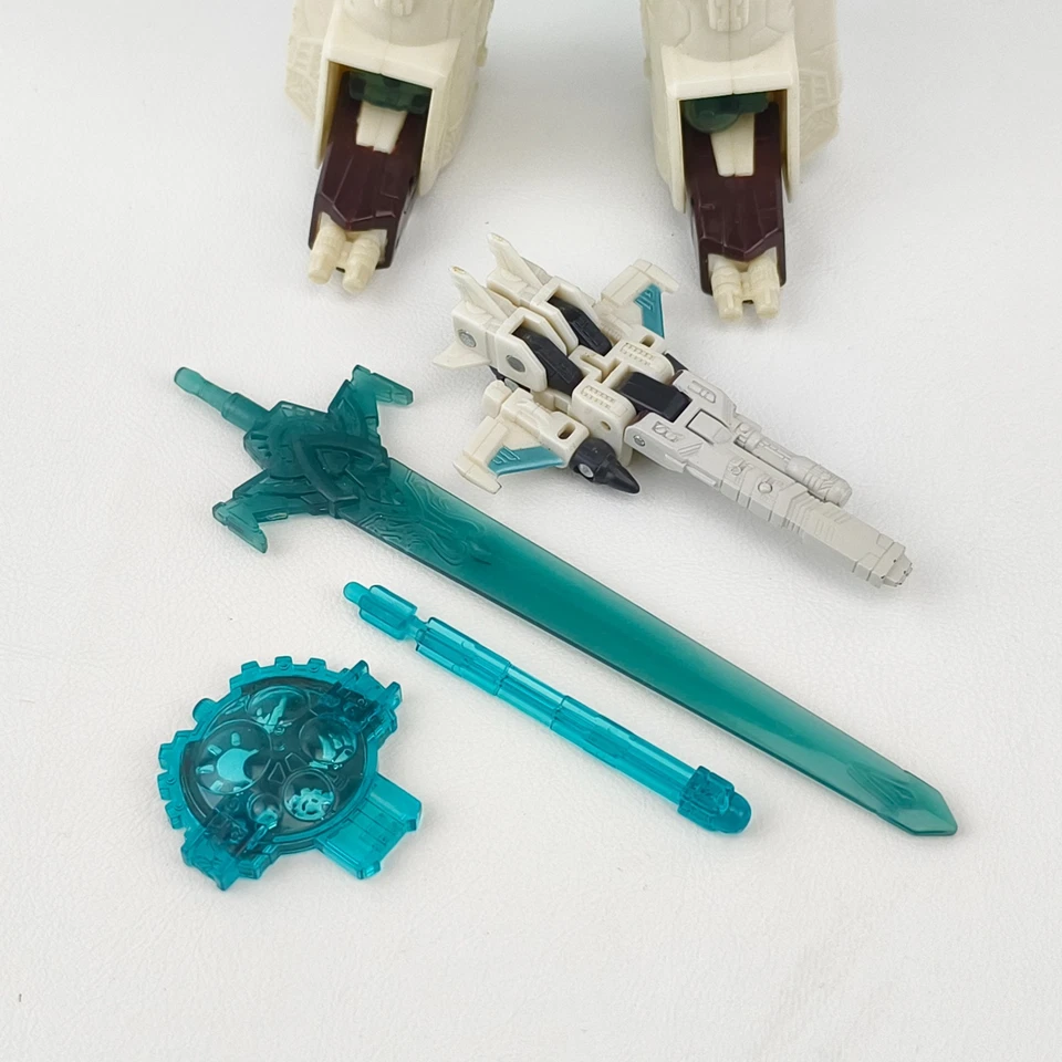Transformers Vector Prime with Safeguard Complete Cybertron Voyager Class - Image 2 of 4