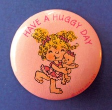 RARE Hallmark BUTTON PIN Vintage HUGGA BUNCH Precious Have Huggy Day 1984