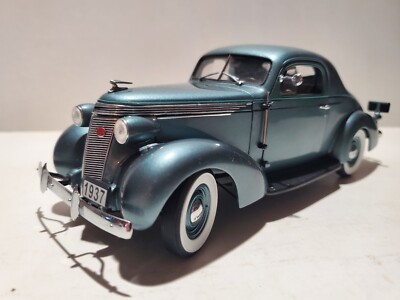 Danbury Mint 1937 Studebaker Dictator Coupe Limited 1:24 Scale Diecast Model Car