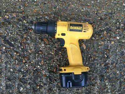 Dewalt DW907 12v battery drill body and 