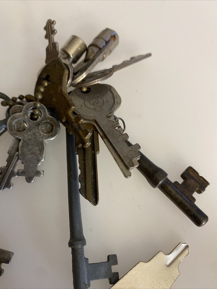 Vintage Keys PLUS Case zam eBay