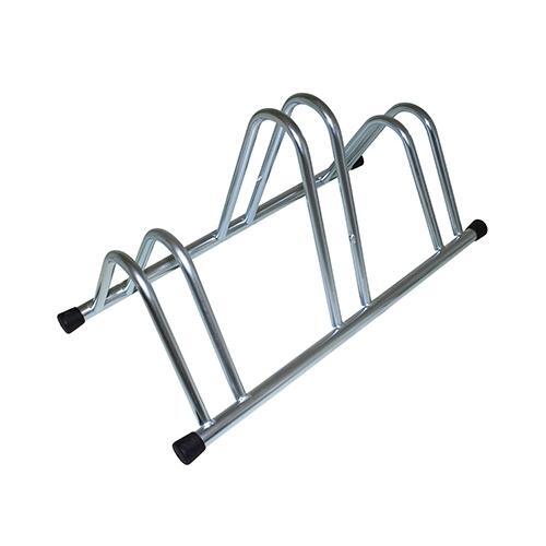 Optimisez votre petit garage avec ce support 3 vélos spécial gain de place décalé