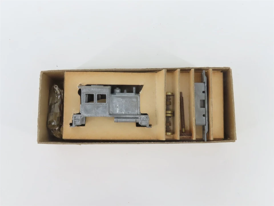 HO Scale The Penn Line D-2 Undecorated Midget Switcher Diesel Locomotive Kit - Image 2 of 4