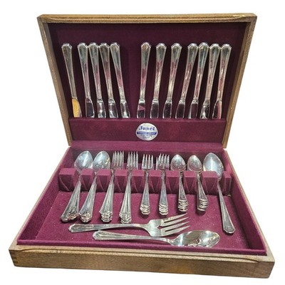 Vintage Oneida Silversmiths Flatware Set 62 Pieces Service For 12