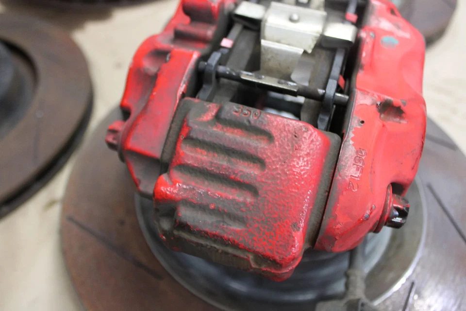 05-20 Dodge Challenger Charger 300 SRT SRT8 Scat 392 rojo Brembo pinza rotor Foto 4 de 4