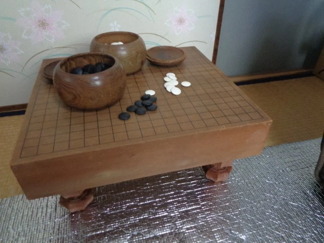  Japanese Go Board Set Wood Board with Legs Go Stones and Bowls 17.7in 7kg  - Image 4 of 4