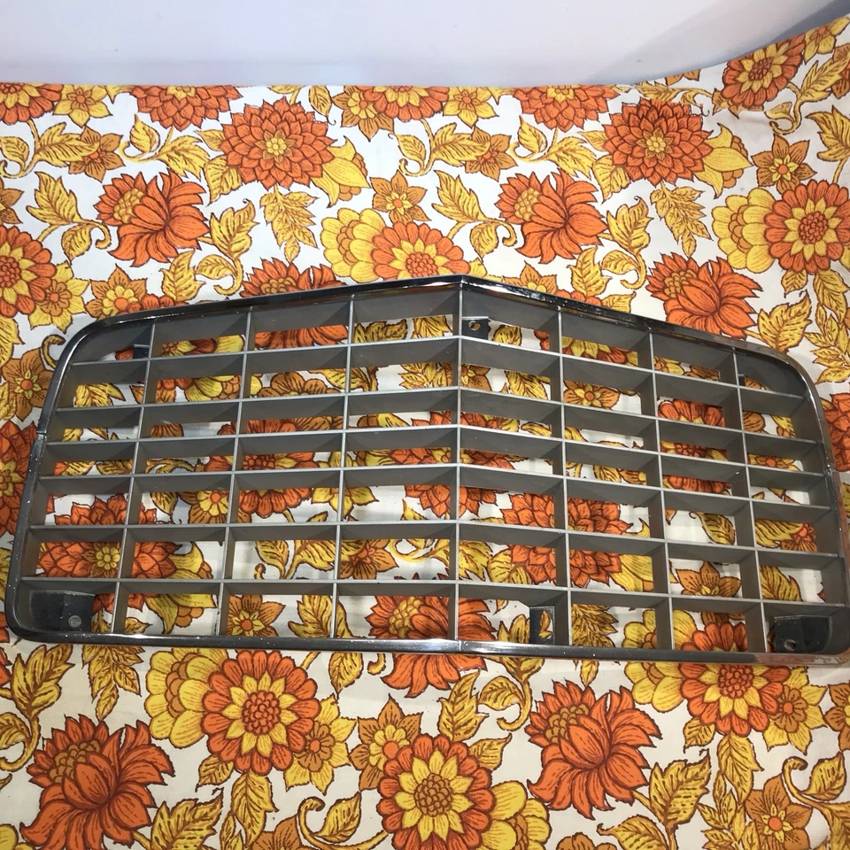 1972 1973 Chevrolet Camaro Z28 SS LT1 Grille OEM GM Factory Patina 3994763 - Image 2 of 4