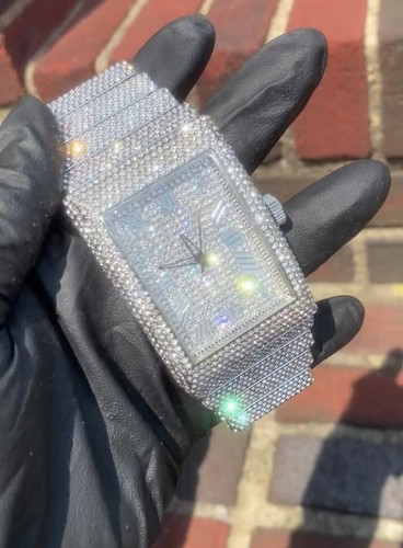 Banda helada inundada de lujo Bling Wh. Reloj de pulsera de diamantes simulado con acabado dorado - Vídeo 1 de 1