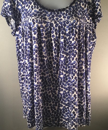 Simply Vera by Vera Wang juniors L blouse w/blue white design Rayon blend EUC - Picture 3 of 7
