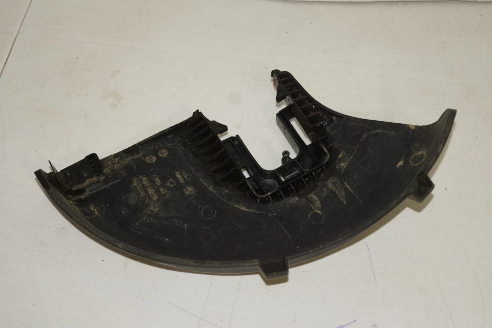 BLACK+DECKER GH900 TRIMMER SAFETY GUARD - Image 3 of 4