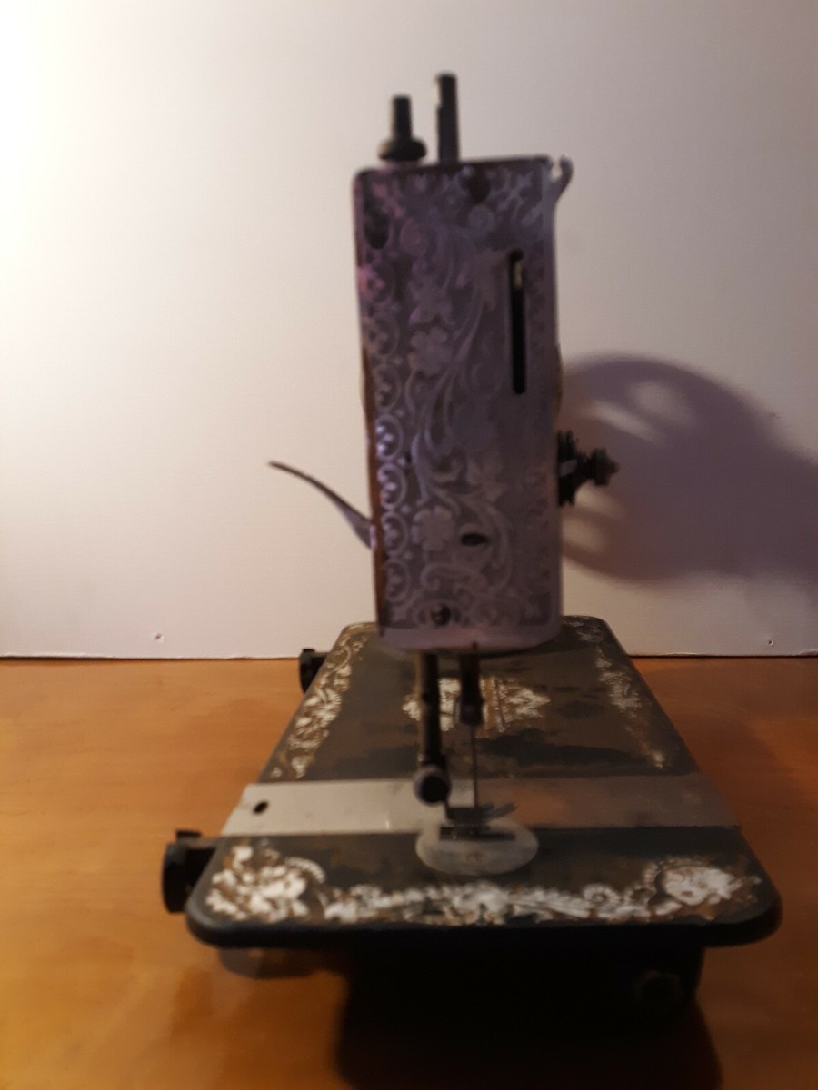 VINTAGE SINGER SEWING MACHINE - #G9794475 - BLACK & GOLD | eBay