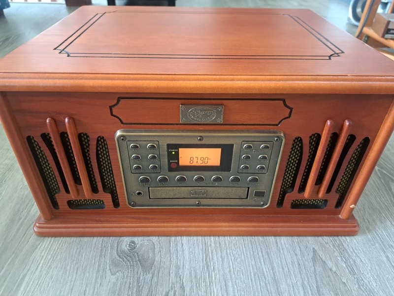 Spirit of St Louis AM/FM Phono CD and Cassette Player WESTPORT POLYCONCEPT INC.
