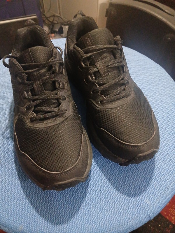 Womens Asics Size 9