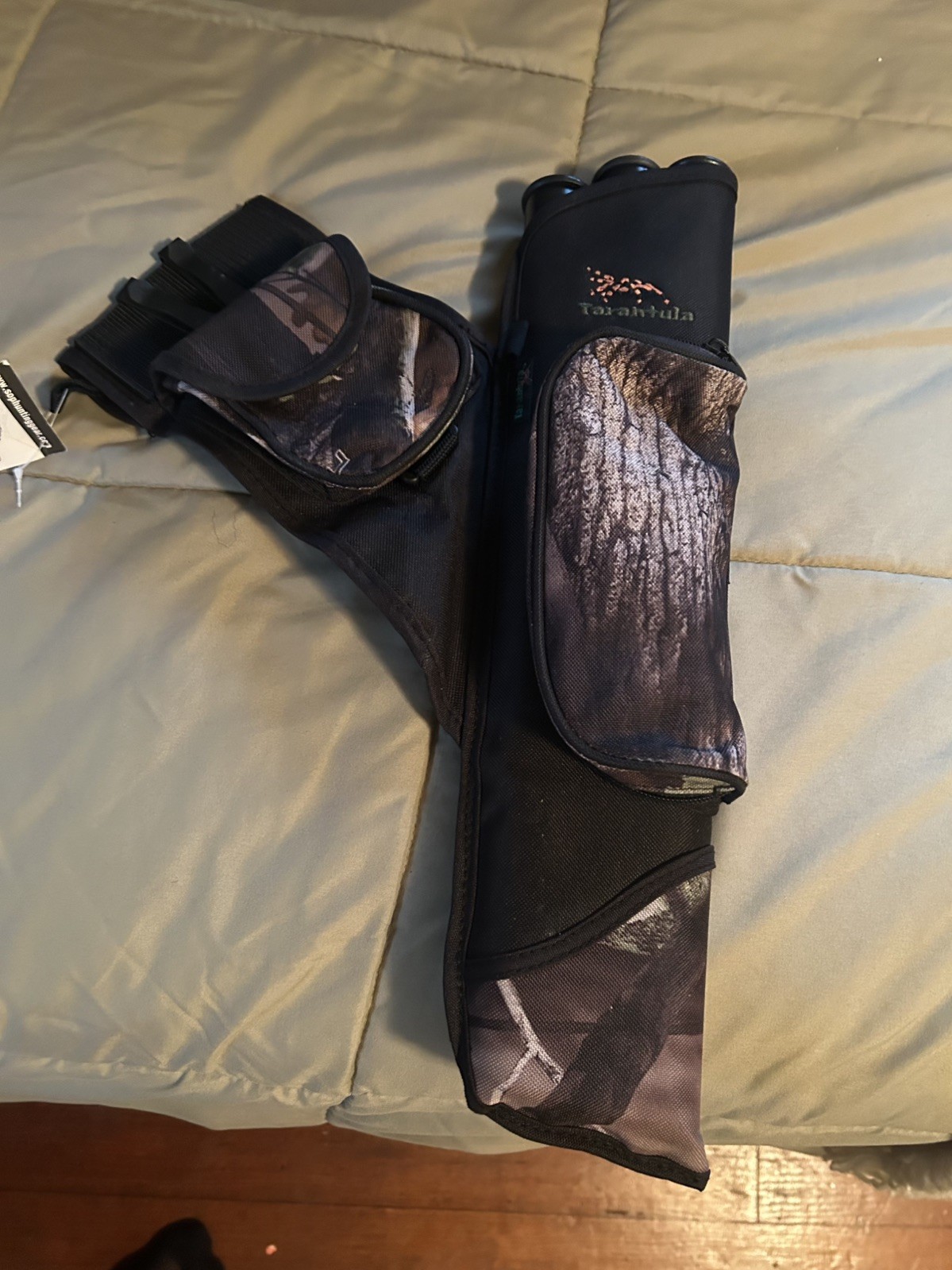 Tarantula CAMO, Archery Three-Tube Arrow Hip Quiver Right Handed