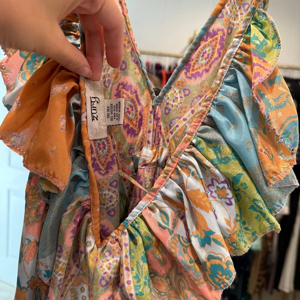 Vestido midi Zimmermann Junie Racerback alto-baixo - Imagem 3 de 4