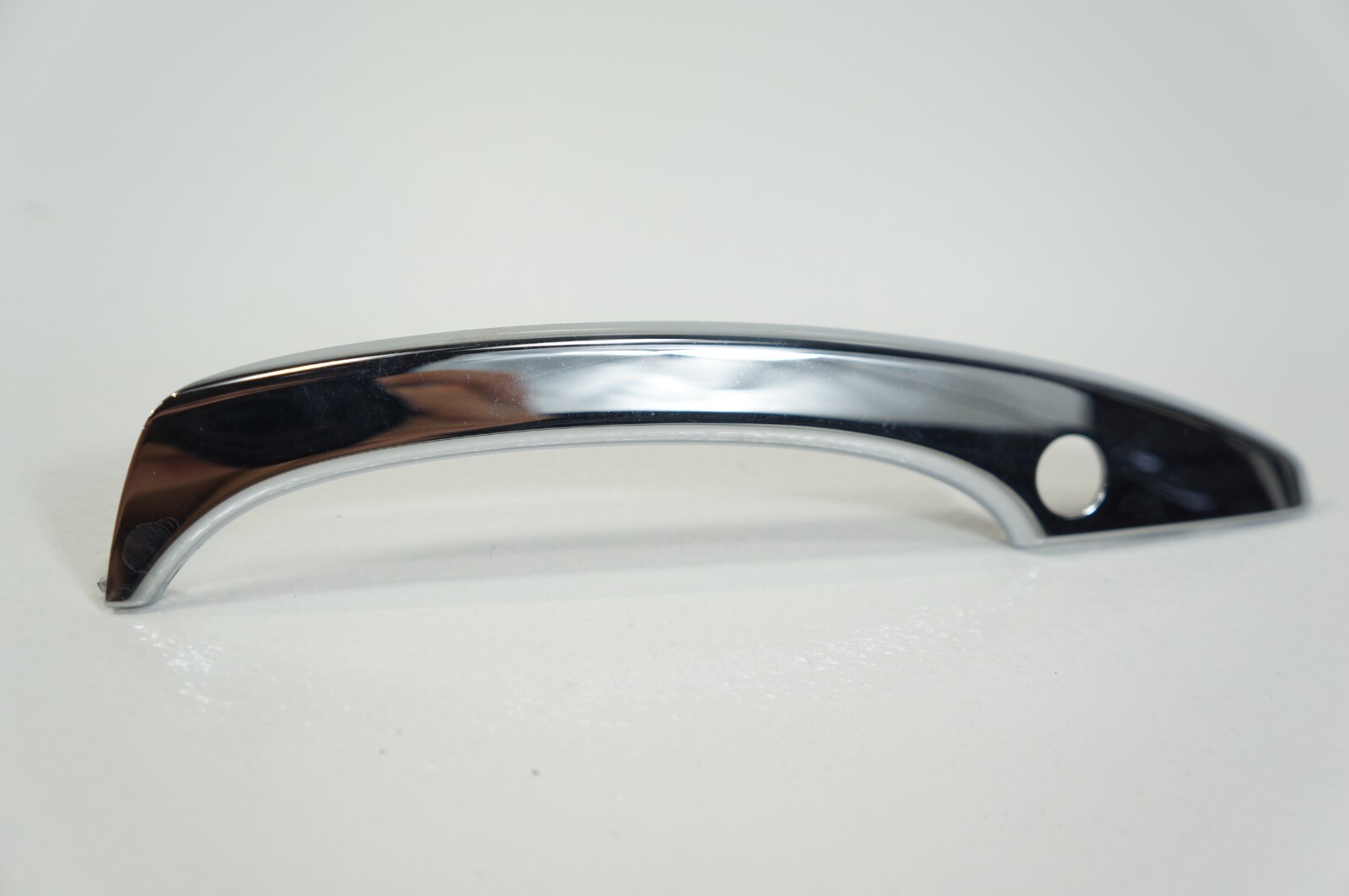 2017-2020 BENTLEY BENTAYGA RIGHT LOWER CHROME DOOR HANDLE MOLDING