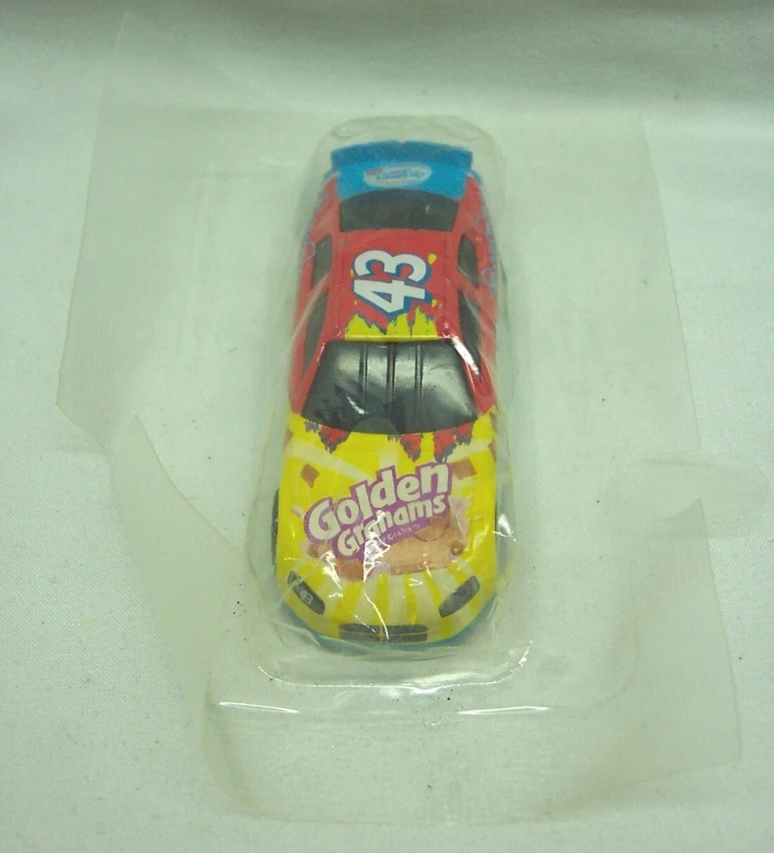 Richard Petty Golden Grahams #43 Nascar Hot Wheels coche de carreras juguete 2008 nuevo Foto 2 de 4