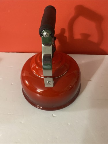 Le Creuset Enamel On Steel Whistling Tea Kettle 1.7 qt. Cerise With Trivet @ - Picture 4 of 8