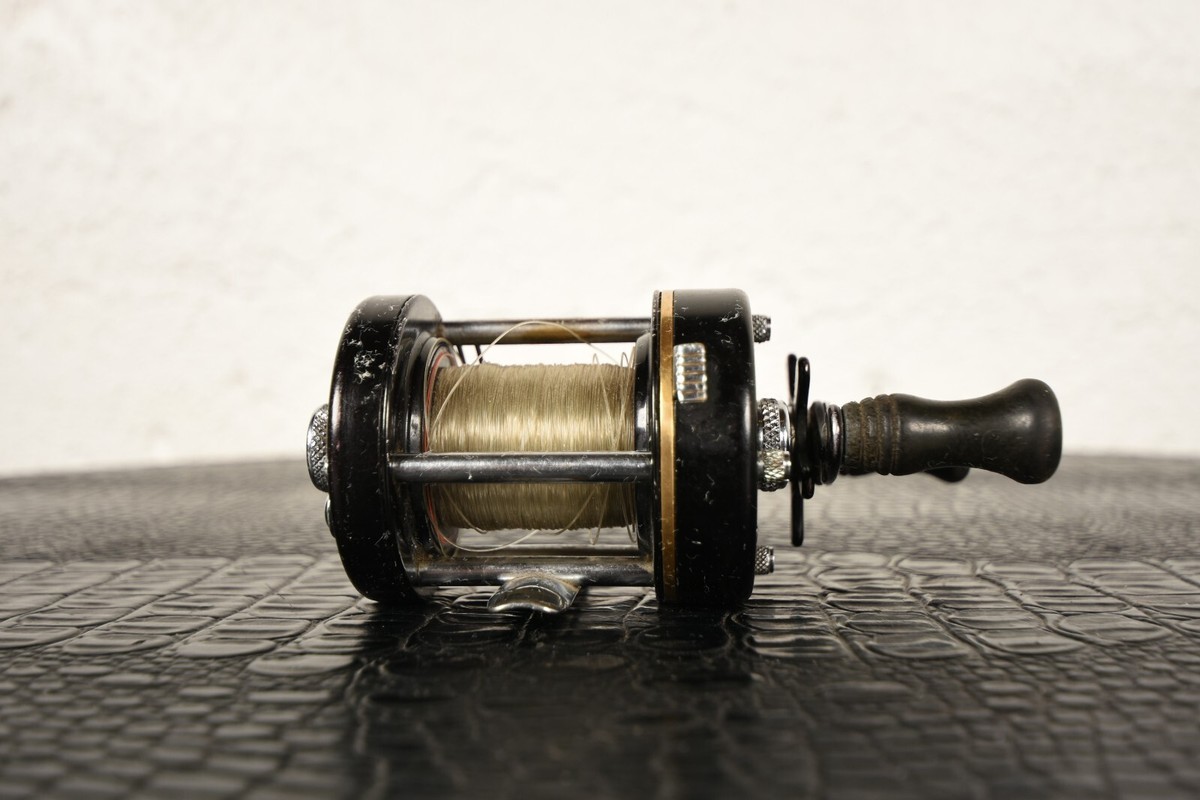 Vintage Shakespeare Sigma Supra 084 Fishing Reel Made in USA