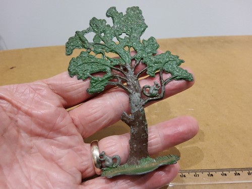 BRITAINS VINTAGE DIE-CAST LEAD FIGURE - 4" SQUIRRELS OAK TREE - Picture 6 of 7