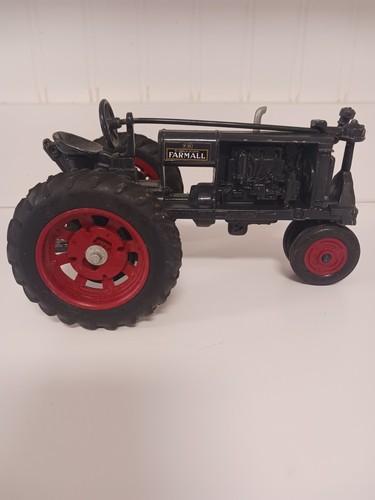 ERTL Farmall F-20 Die Cast Tractor CASE CORPORTION, DYERSVILLE IOWA 52040 - Picture 2 of 6