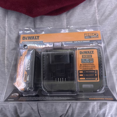 New Seal DeWalt 20V MAX POWERSTACK Compact Battery Charger Starter Kit