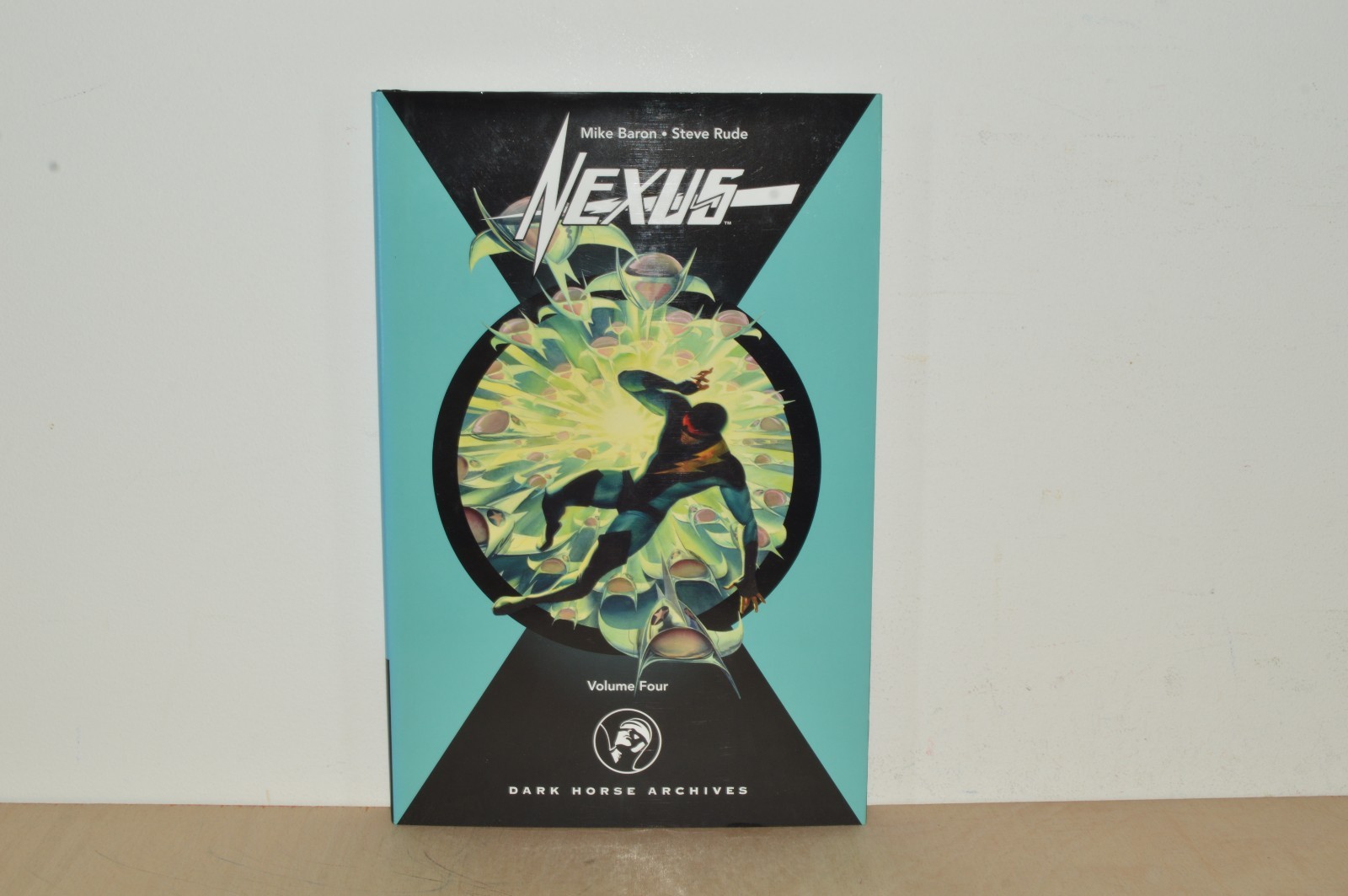 Nexus Archives Volume 4 - Dark Horse Archives - Mike Baron (#V1) 1st Ptg