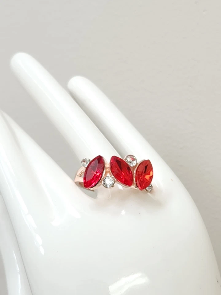 ANILLO DE CÓCTEL DE DIAMANTES DE IMITACIÓN DE ÓPALO DE FUEGO ROJO SIMULADO HGE ORO ROSA 14K 9,25 Foto 3 de 4