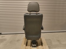 Einzelsitz Schnierle, integrierter Zweipunktgurt Fahrtrichtung links