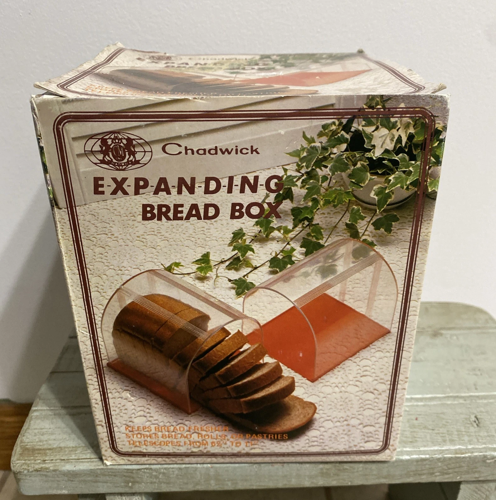 Vintage Chadwick Expanding Bread Box - 1980’s Retro Kitchen Decor Original Box
Opens in a new window