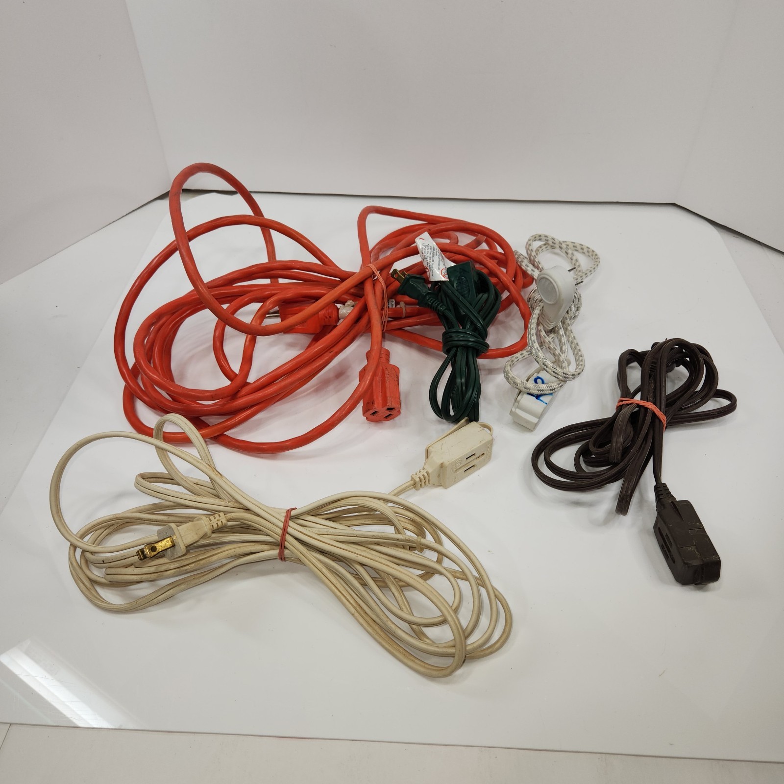 Extension Cord Lot 5 Cords Mixed Indoor Outdoor 25 ft & 12 ft Used-image
