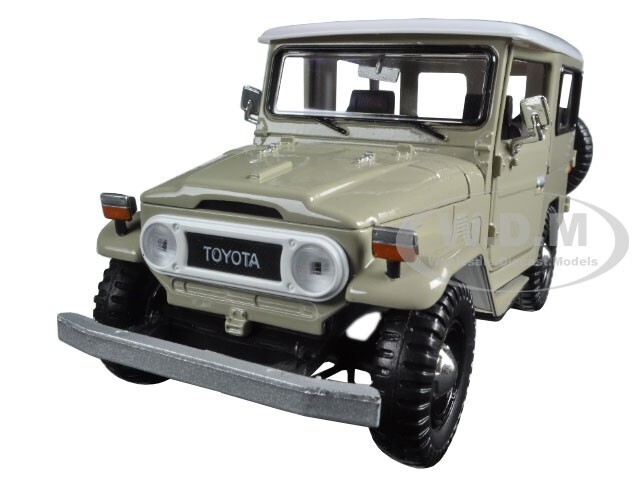 TOYOTA FJ40 LAND CRUISER BEIGE 1/24 DIECAST MODEL CAR BY MOTORMAX