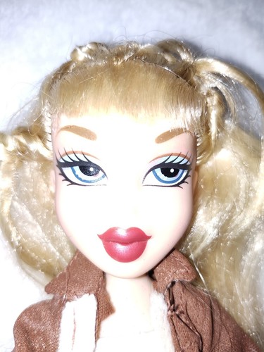 2001 MGA Bundle 9 Bratz Dolls Jeans Blouses & More Jade Yasmin Cloe Meygan - Picture 5 of 24