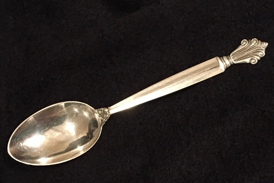 Cucharadita de plata esterlina Acanthus de Georg Jensen 6 1/8" Foto 2 de 4