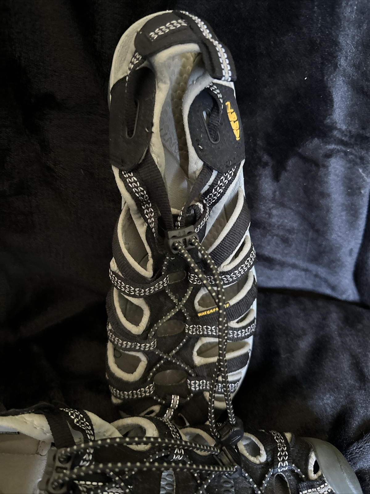 KEEN Sandali Donna 9.5 Whisper Trail Sport Acquatici Nero Grigio Scarpe 1008448 ESCLT