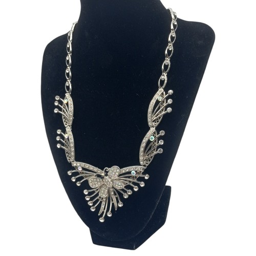 Hermoso collar mariposa llamativo tono plata AB pedrería calidad brillante - Imagen 2 de 9