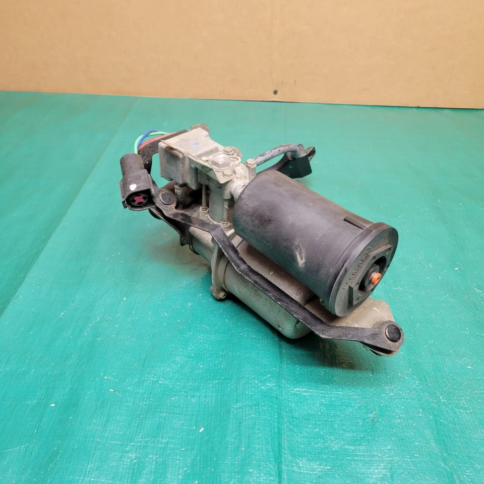 Компрессор пневмоподвески 2000-2002 Lincoln Town Car 4,6 л от оригинального производителя F8VC-3B484-AC - Изображение 2 из 4