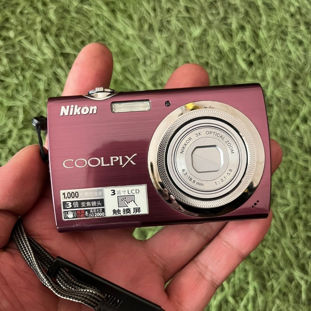 Nikon COOLPIX S230 Digital Camera 10.0MP 3x Optical Zoom with