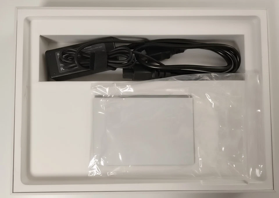 Microsoft Surface Pro 5th Gen Model 1796, 128GB Wifi, MINT Condition Open Box - Image 3 of 3