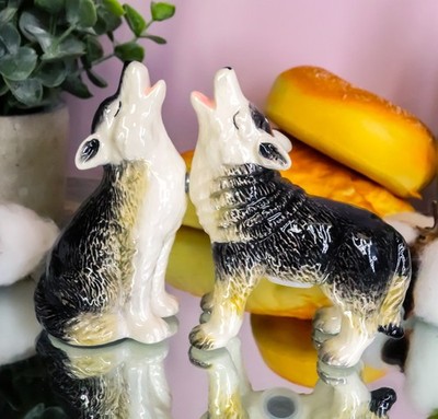 Ebros Howling Wolves Magnetic Salt & Pepper Shakers Kitchen Set Kitchen Decor