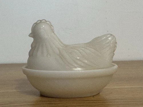 Vintage MCM Hazel-Atlas White Milk Glass 4” Hen on Nest Farmhouse Shelf Decor