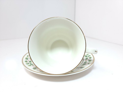 Holly Holiday Cups And Saucers Set Of Four China - Picture 5 of 10