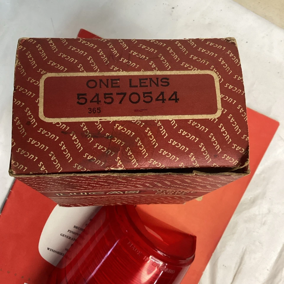 Задний фонарь MG Magnette MK III IV Riley 4/68 и 4/72 новый из старых запасов Lucas нижний объектив - Изображение 2 из 4