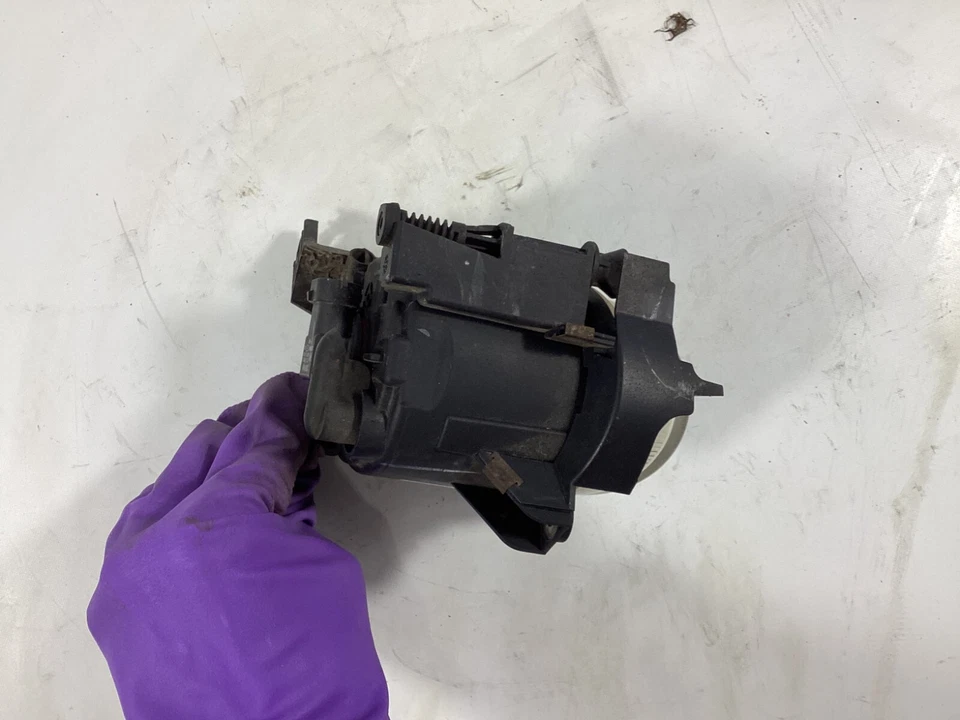 Luz antiniebla delantera derecha lado pasajero Audi A4 2005-2008 8E0941700 OEM. Foto 2 de 4