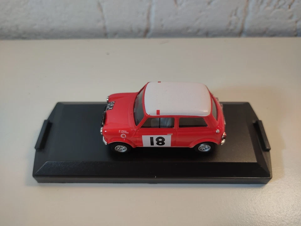 Morris Cooper S Rallye Monte Carlo 1968 1/43 Vitesse Cod. L067 Limited Edition - Immagine 3 di 4