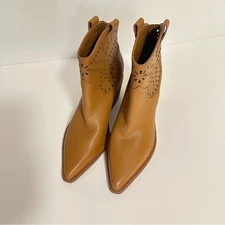 NEW Marc Fisher LTD Elyma Pointed Toe Western Womens Ankle Booties in Tan Sz 6.5