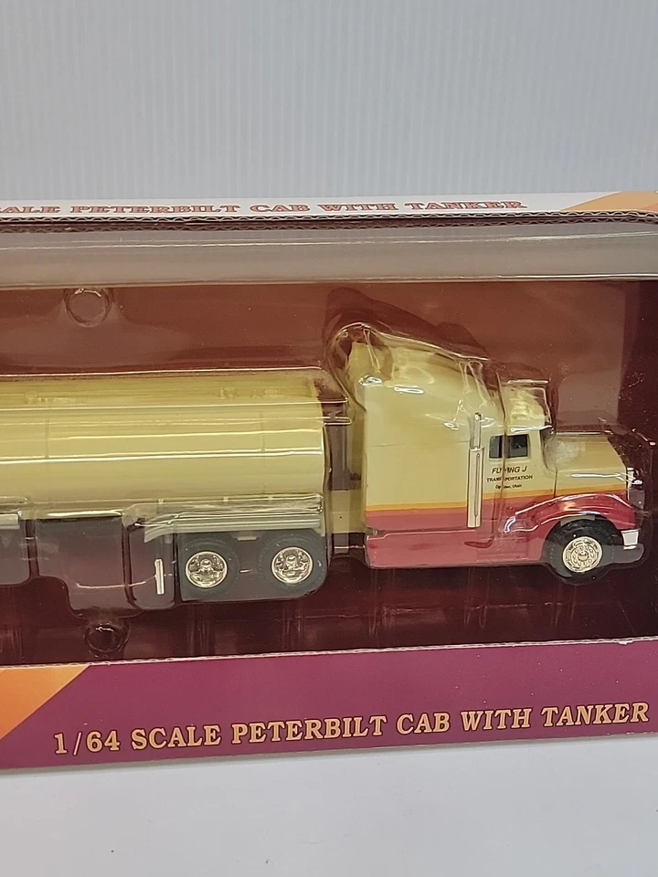 VINTAGE ERTL FLYING J 1:64 SCALE SEMI TRACTOR TRAILER PETERBILT CAB W/ TANKER - Image 3 of 4