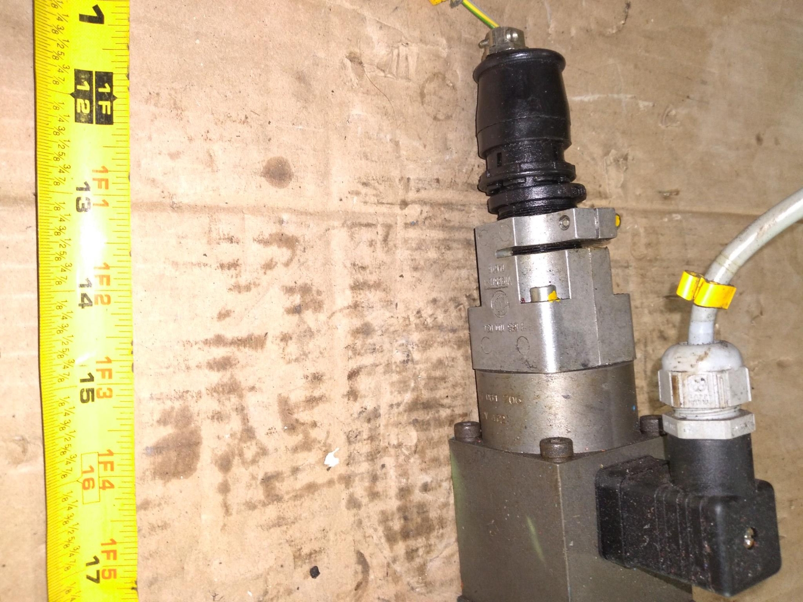 BOSCH 0 811 402 003 315BAR 1 835 100 034  REXROTH VICKERS HYDRAULIC