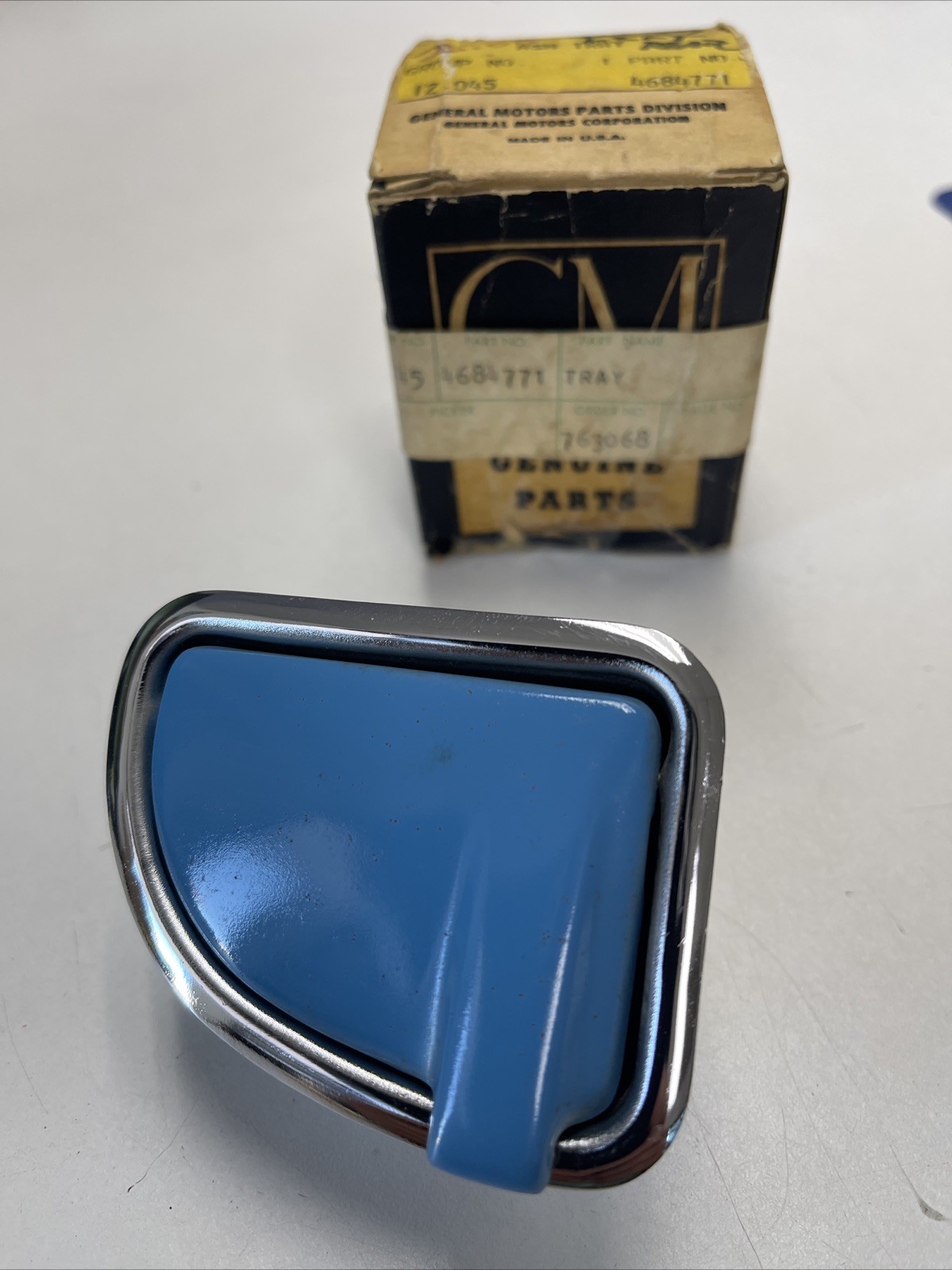 NOS 1956 Chevrolet 210 RH Blue Backseat Ashtray 4684771  p3