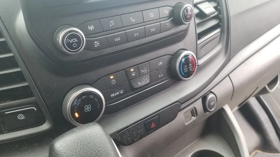 22 FORD TRANSIT 250 AC TEMPERATURA CLIMA CLIMATIZACIÓN PANEL DE CONTROL DESCONGELACIÓN TRASERA Foto 2 de 4